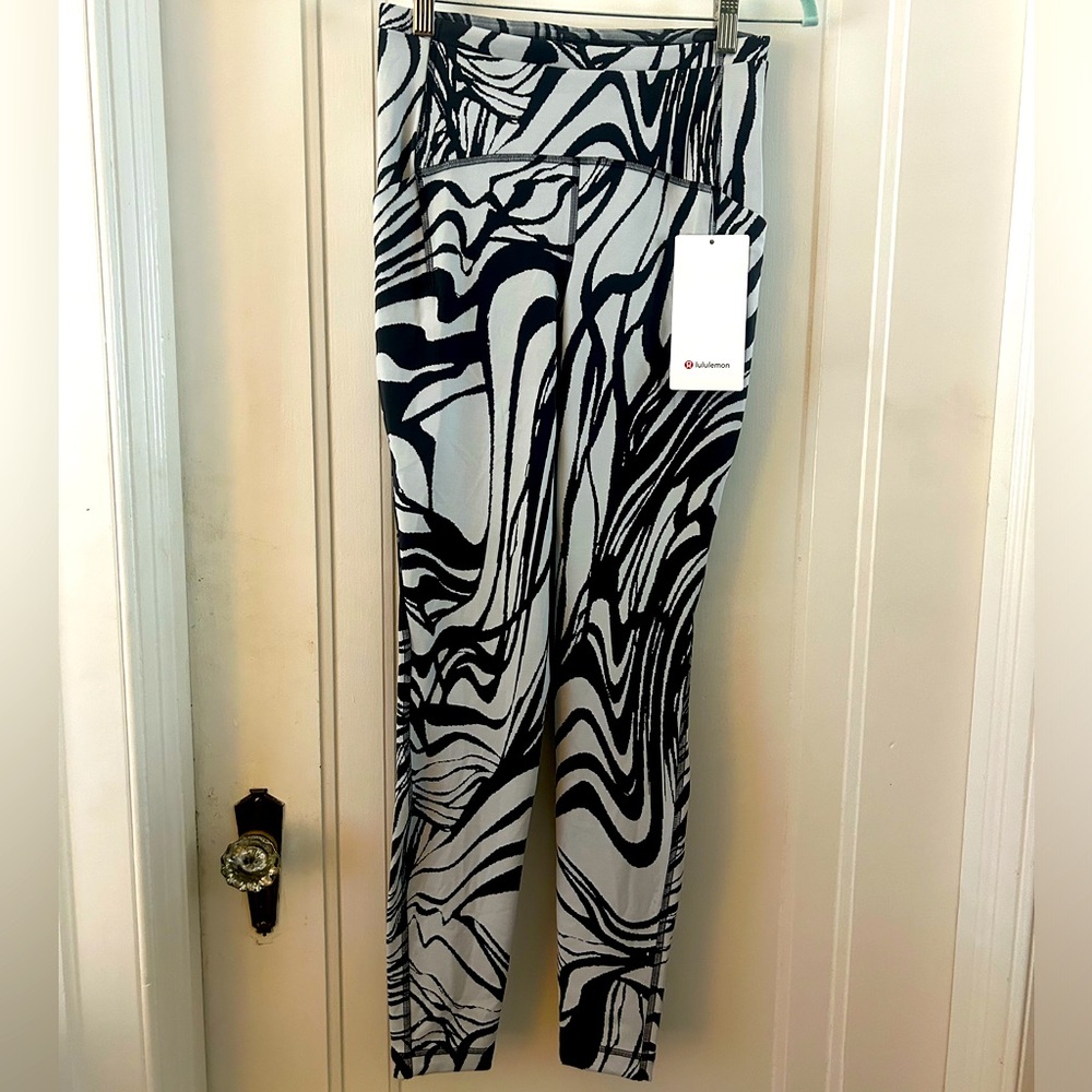 Brand New Lululemon swift speed high rise tight 6 zebra legging